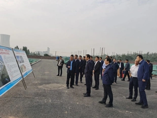 Luoyang city leader Jiang Ling e altri hanno visto il cantiere del progetto di estrazione da 60,000 tonnellate di Sanuo nuovo materiale, una controllata del gruppo Longhua